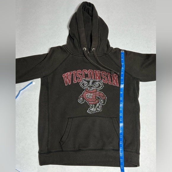 Wisconsin Badgers Distressed Hoodie size small - Picture 2 of 6